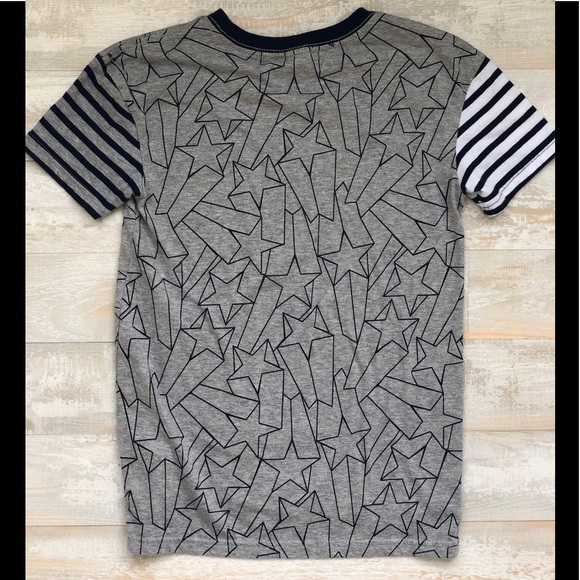 Boys Short sleeve top ⭐️ - Picture 3 of 3